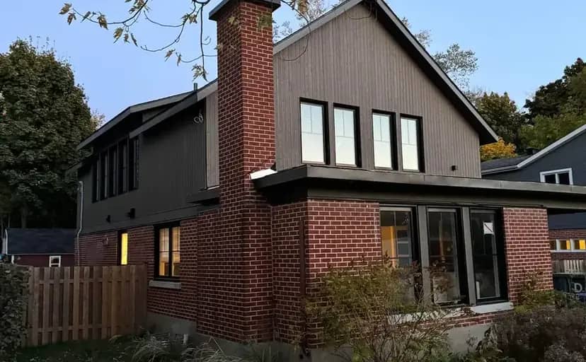Revêtement extérieur résidentiel réalisé par Les Entreprises EJA à Montréal